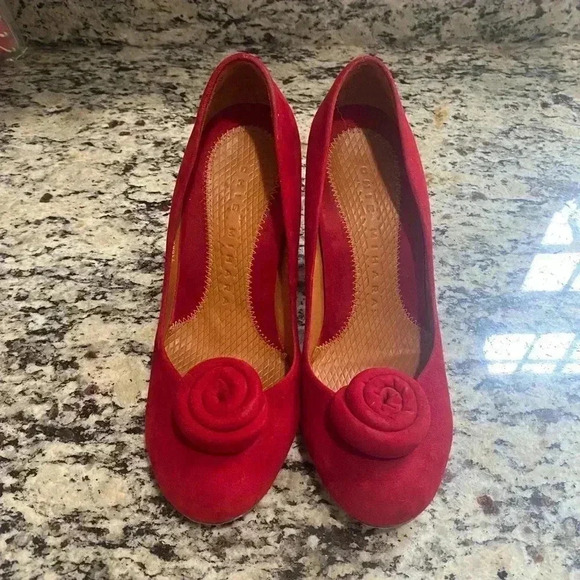Chie Mihara red suede funky swirl detail heels - Picture 1 of 15